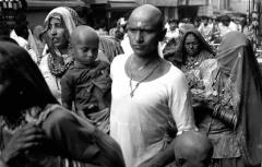 10.2005 Haridwar (Uttaranchal)

Pilgrims walking in the street.

Pèlerins en train de marcher dans la rue.